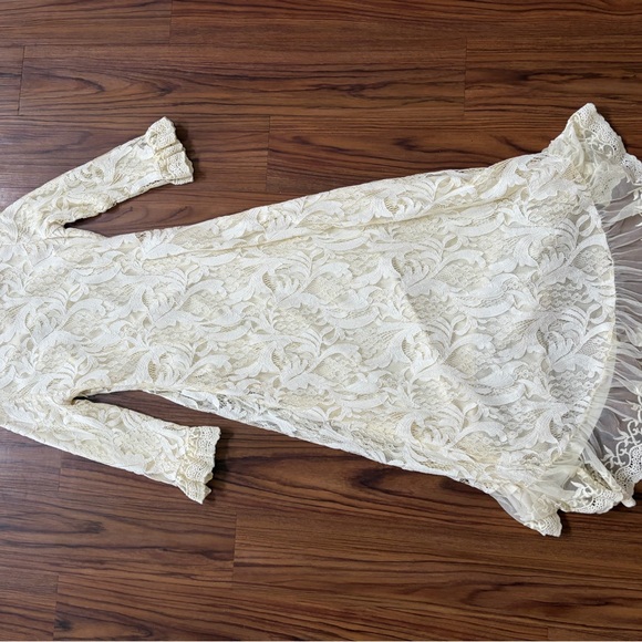 Dainty Jewells Cream Lace Dress - Picture 8 of 8